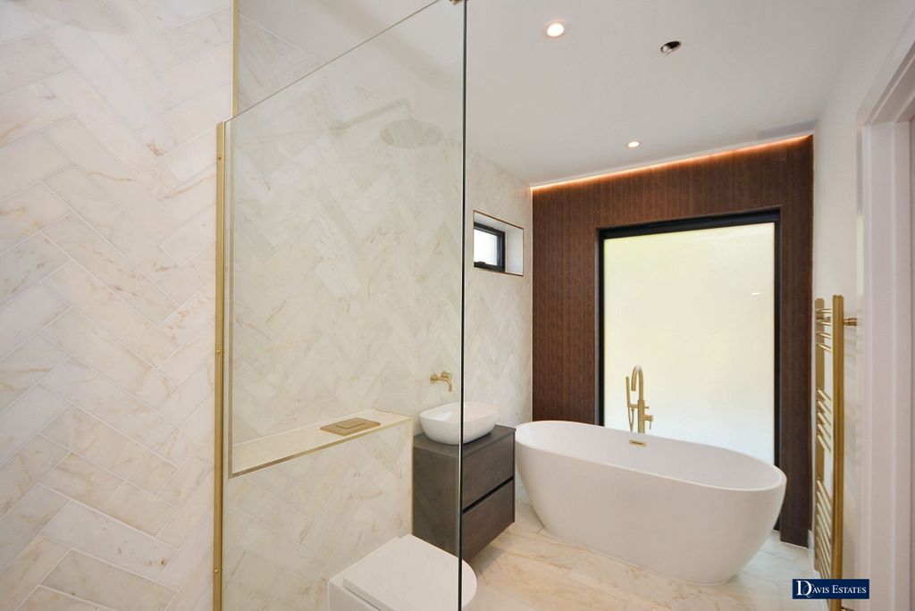 Property photo 3 of 23