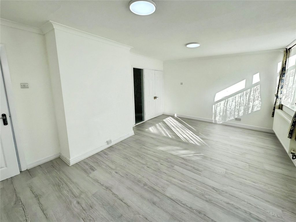 Property photo 2 of 9 Picture No. 07