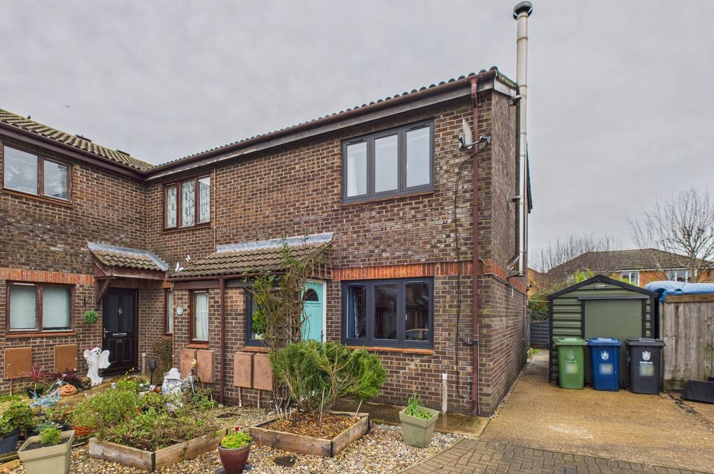 Property photo 1 of 11 Cam02519G0-Pr0376-Still002