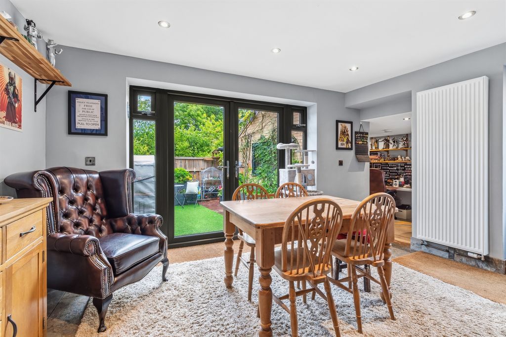 Property photo 2 of 17