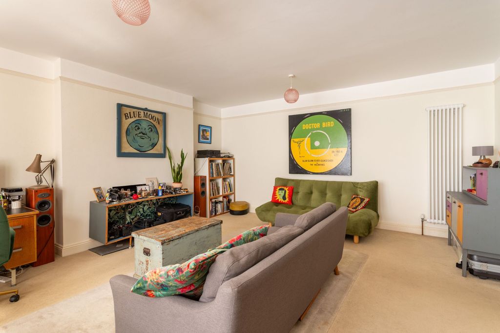 Property photo 2 of 21