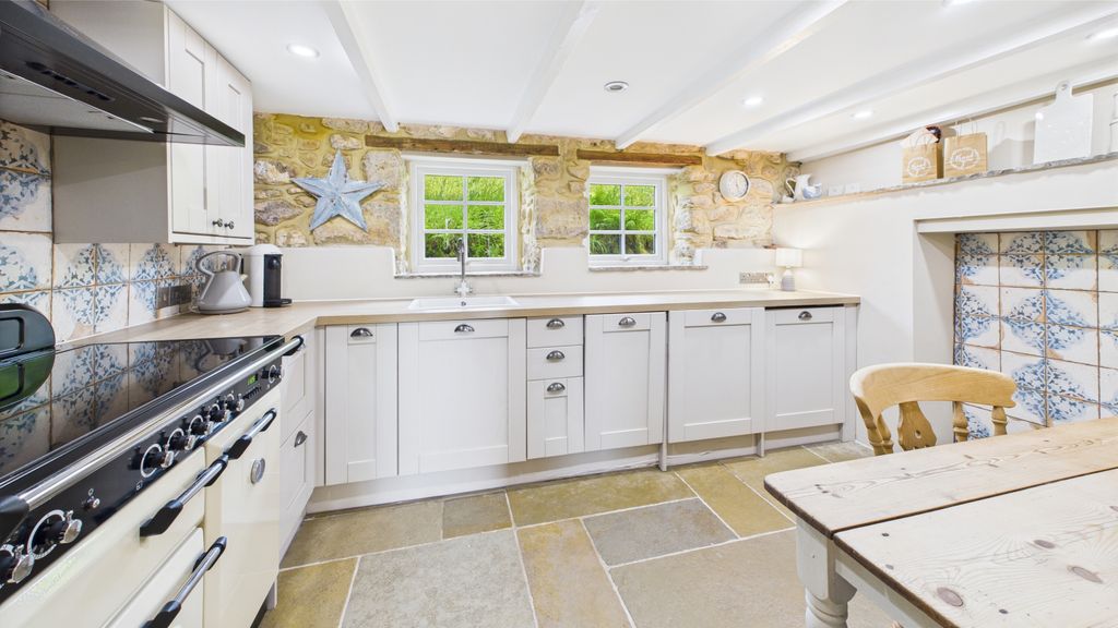 Property photo 3 of 10 Gallery