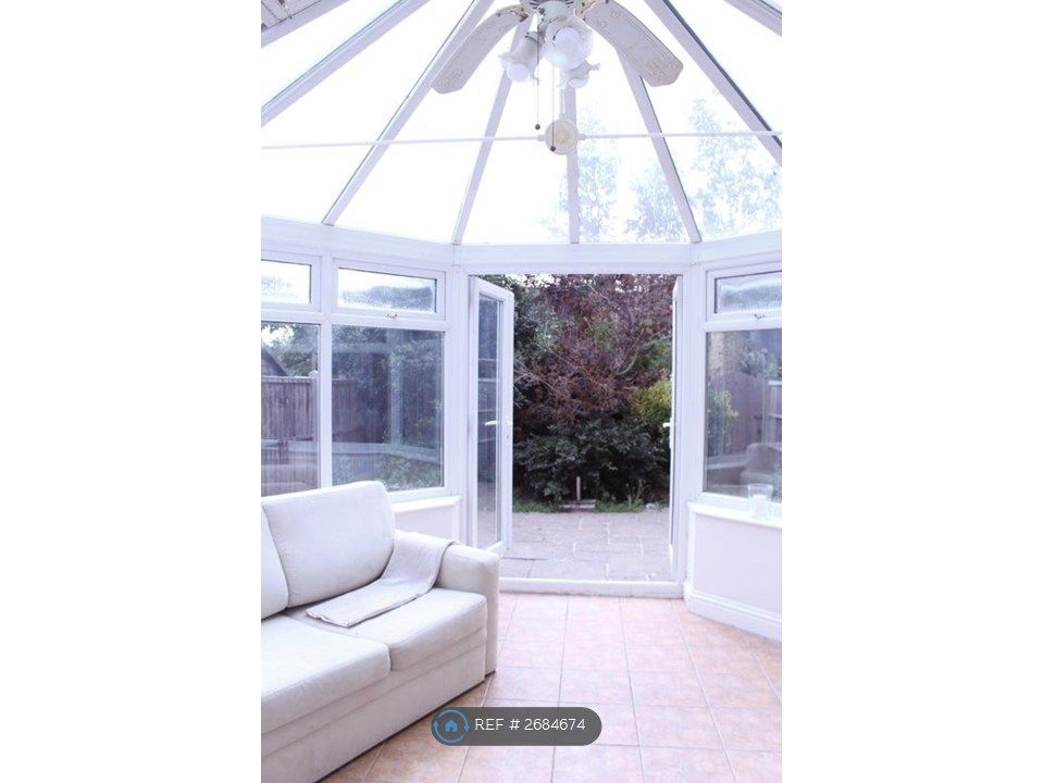 Property photo 3 of 11 Conservatory