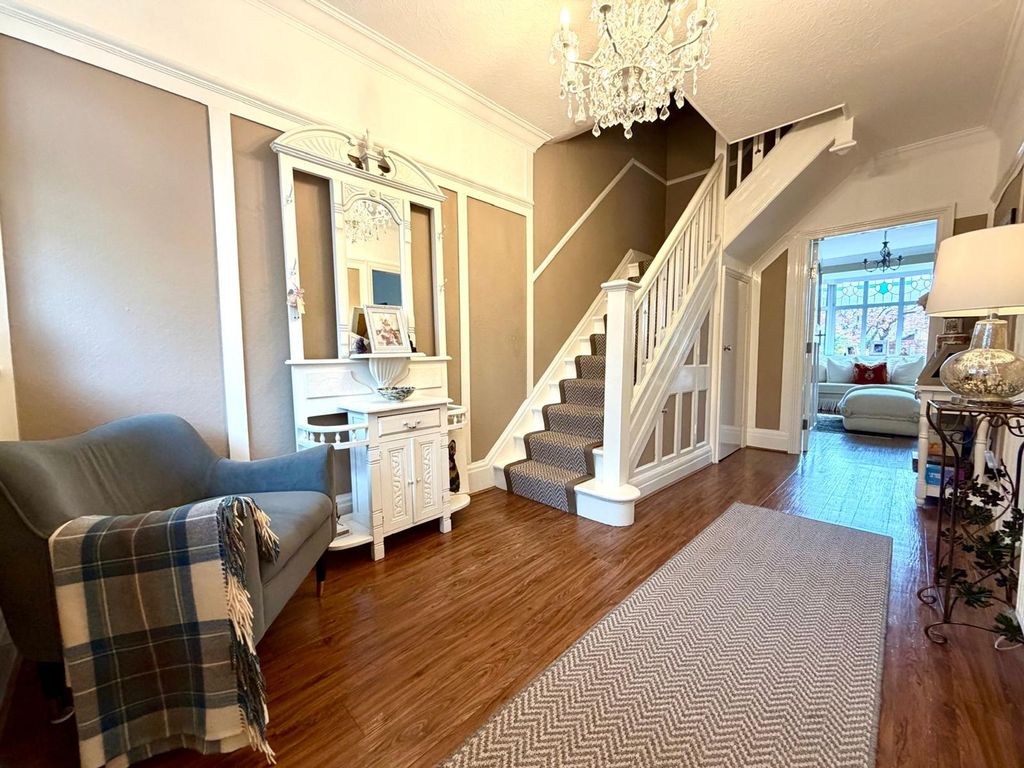Property photo 2 of 25