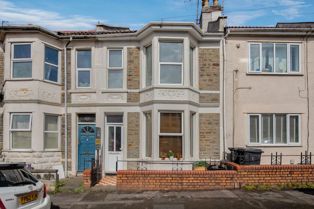 Property photo 2 of 33