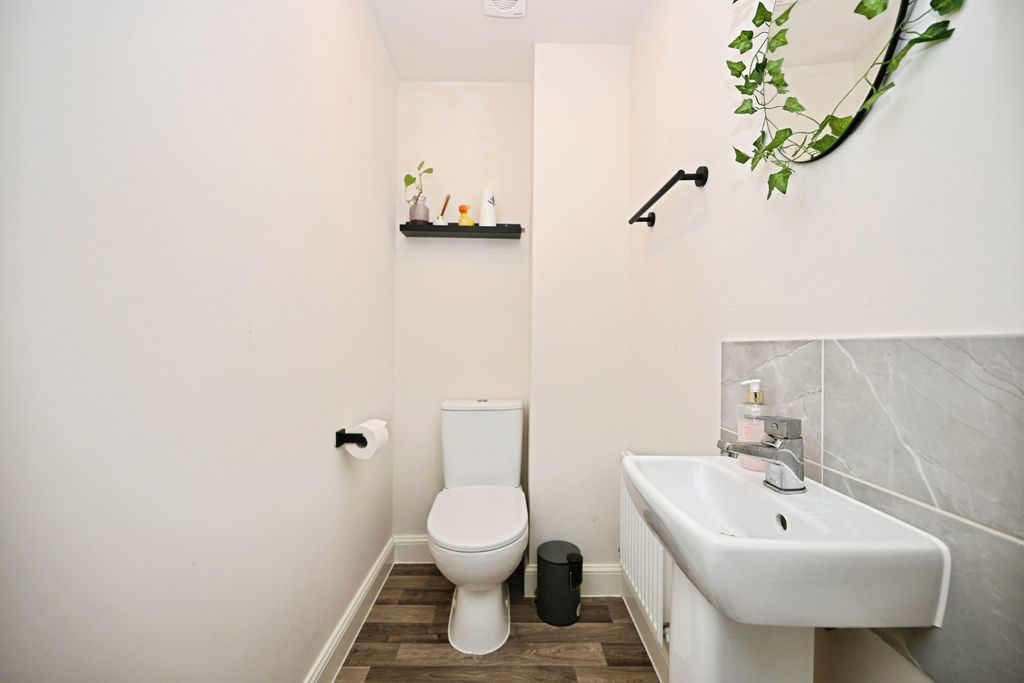 Property photo 3 of 23