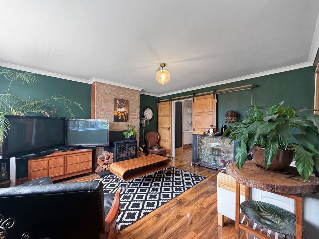 Property photo 2 of 39