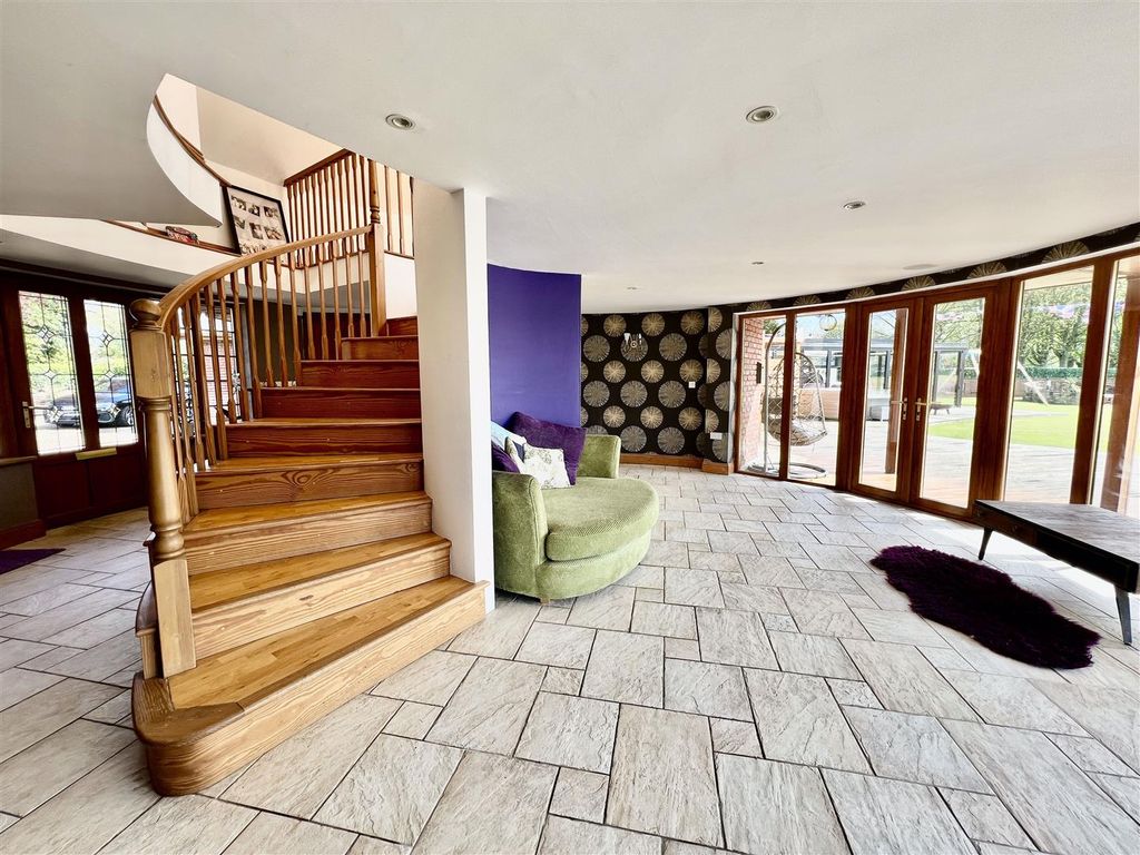 Property photo 3 of 31