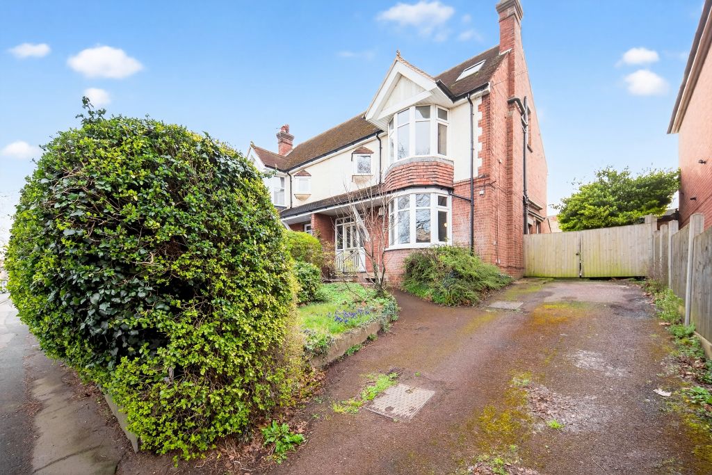 Property photo 1 of 25 Character Property