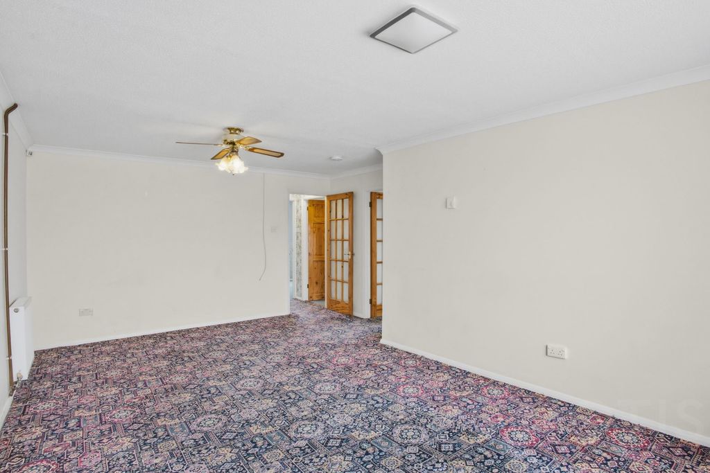 Property photo 3 of 12 Photo 3