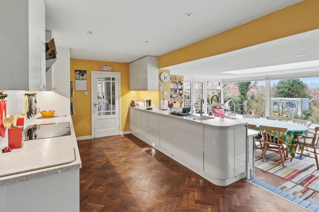 Property photo 3 of 19 Kitchen Diner