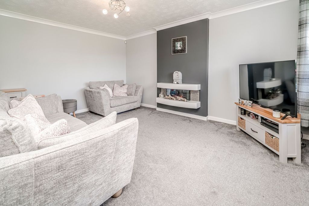 Property photo 3 of 45