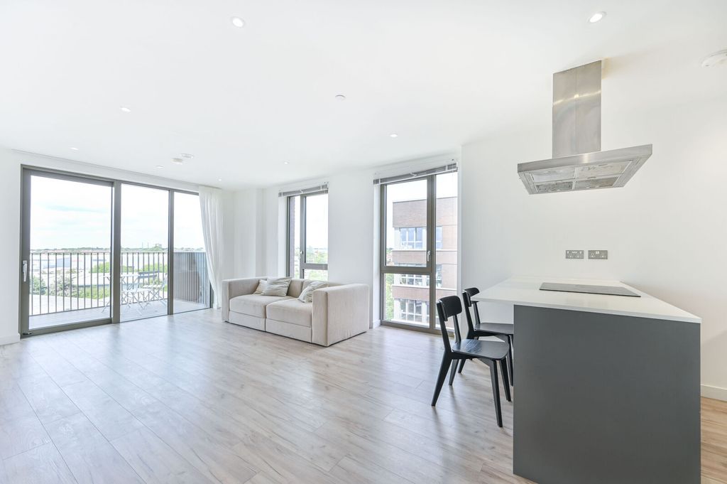 Property photo 1 of 11