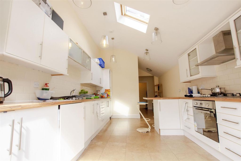 Property photo 2 of 9 Approach