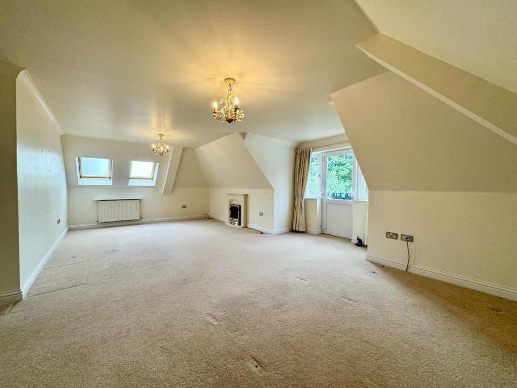 Property photo 2 of 8 4455011