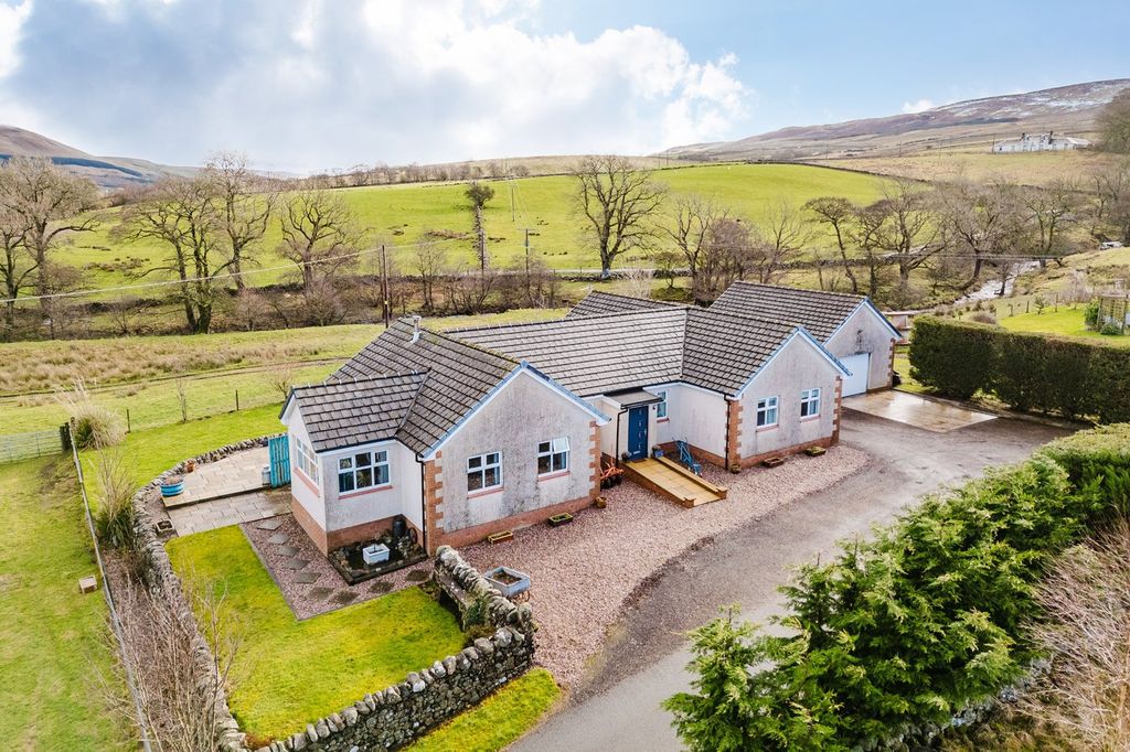 Property photo 1 of 28