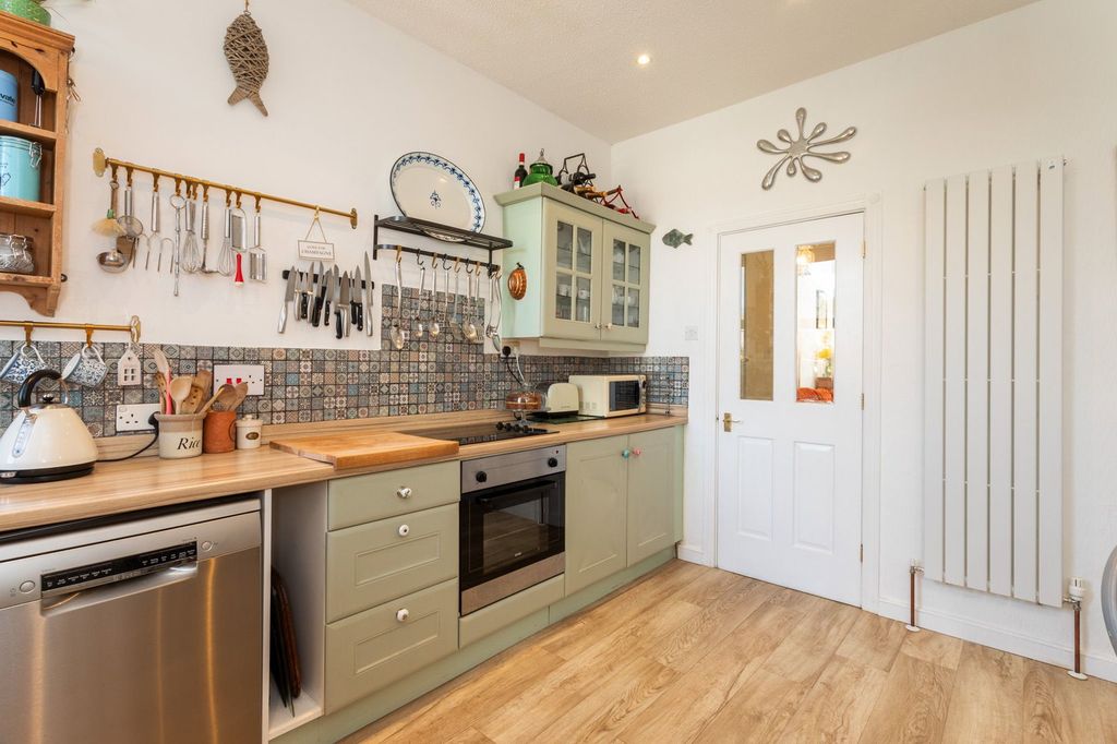 Property photo 3 of 28