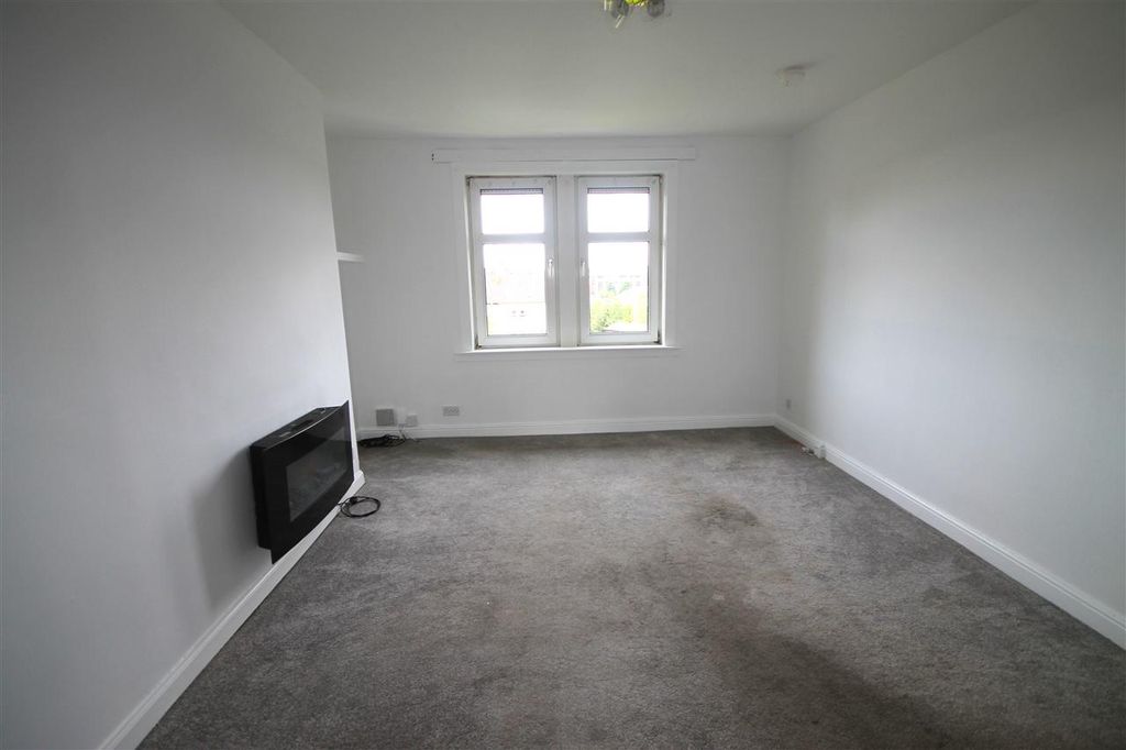 Property photo 2 of 11 Lounge