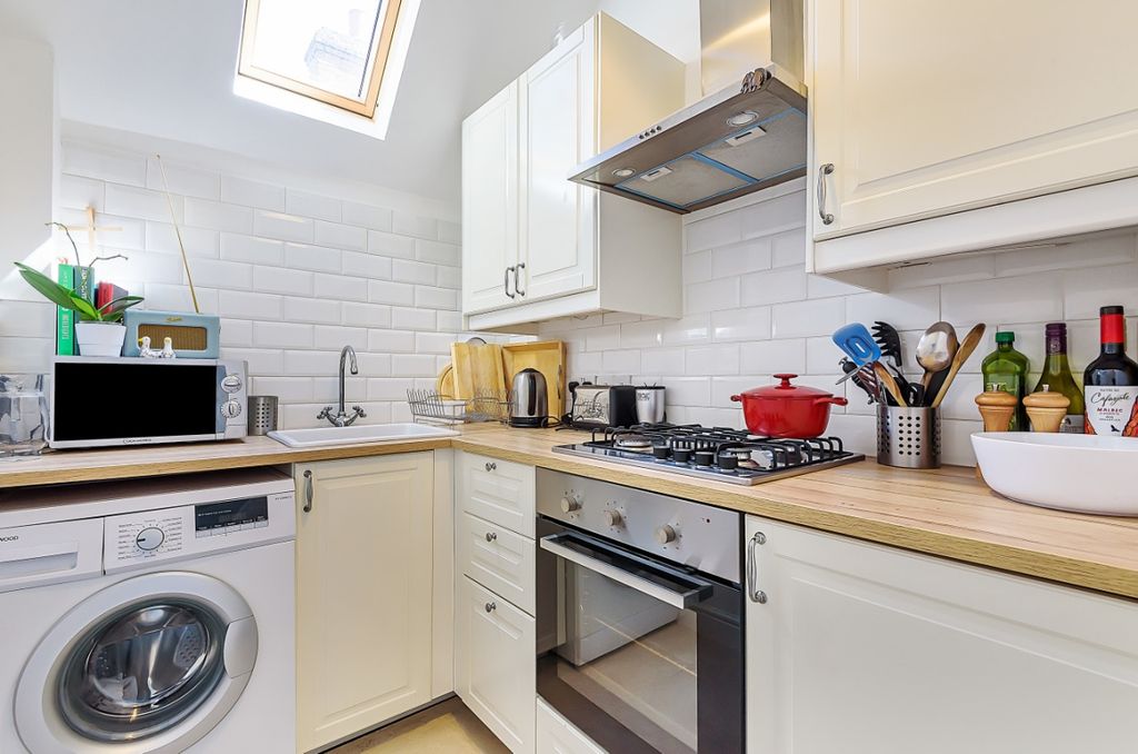 Property photo 2 of 12 6