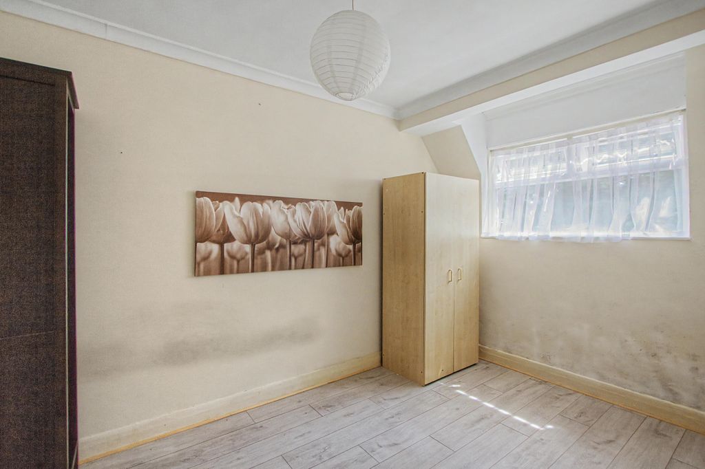 Property photo 2 of 8 Flat 47 Bridge Court, Lea Bridge Road, Leyton, London, E10 7Js
