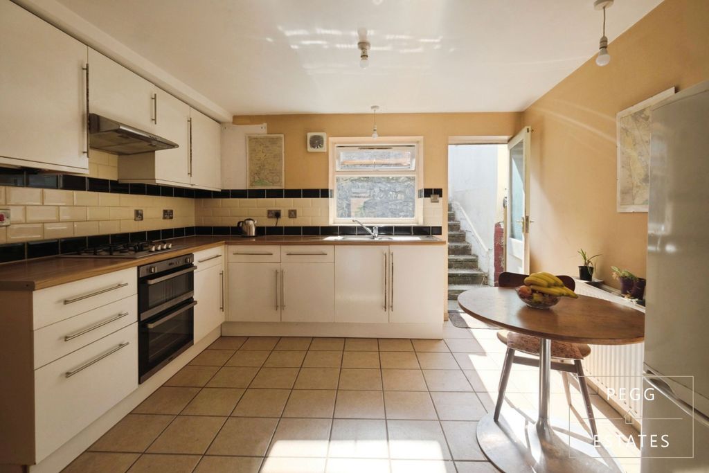 Property photo 2 of 21