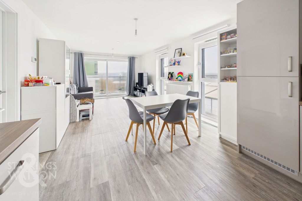 Property photo 2 of 20