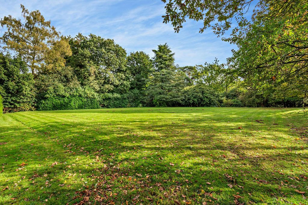 Property photo 2 of 21 Gardens