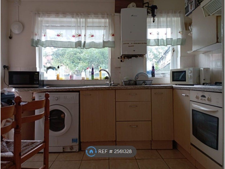 Property photo 3 of 7 Kitchen1