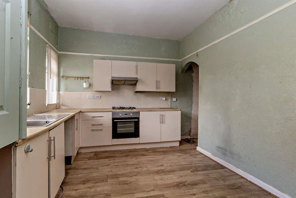 Property photo 2 of 13 8663378-Interior13-800.Jpg