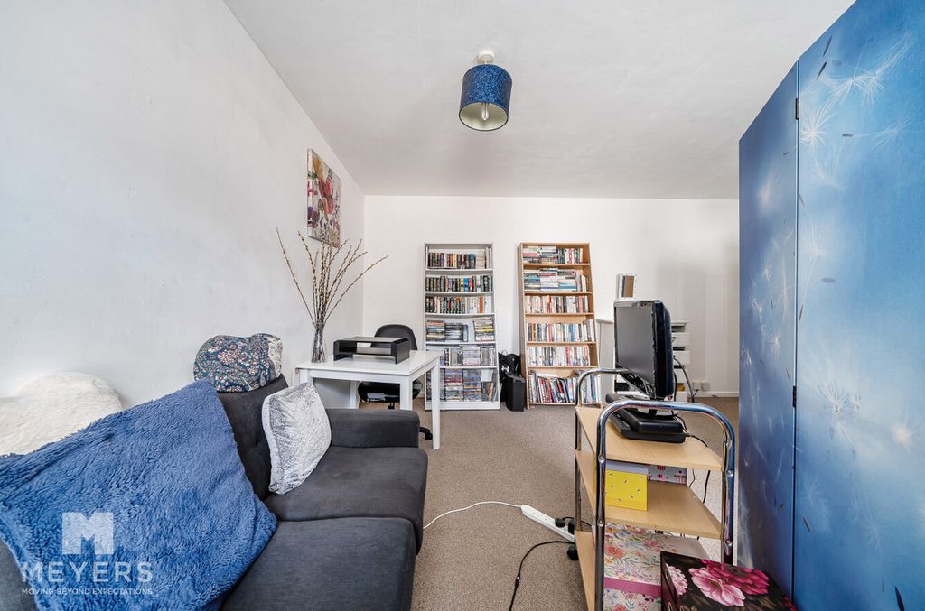 Property photo 3 of 11