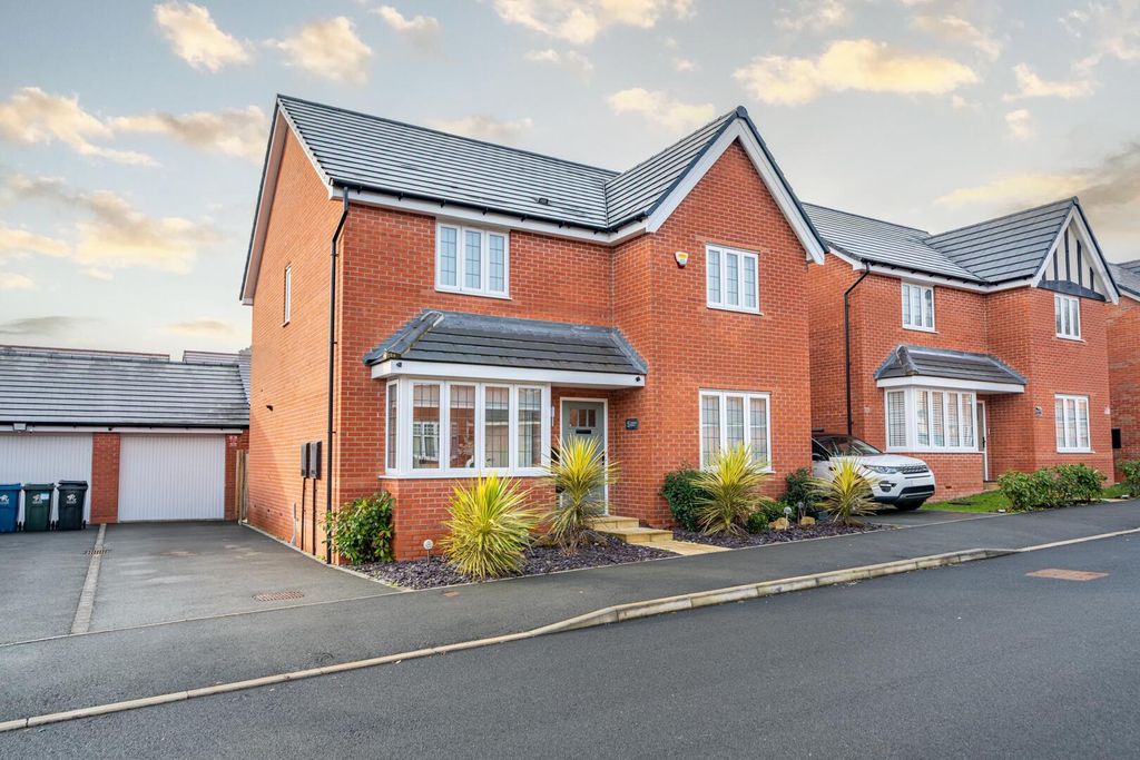 Property photo 1 of 17 Front (Exterior)