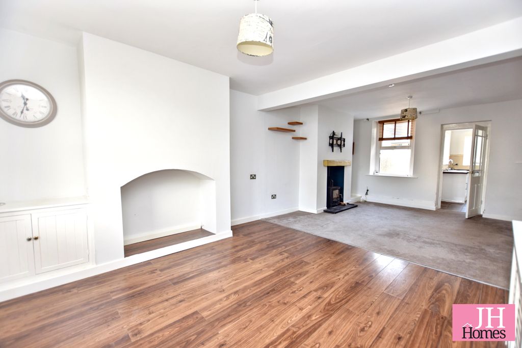 Property photo 2 of 18