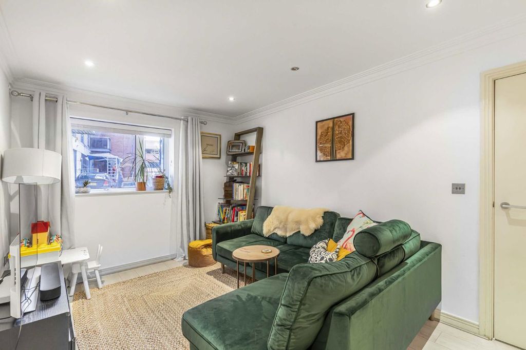 Property photo 2 of 7