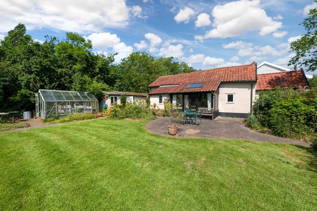 Property photo 2 of 39 Ivy House-51