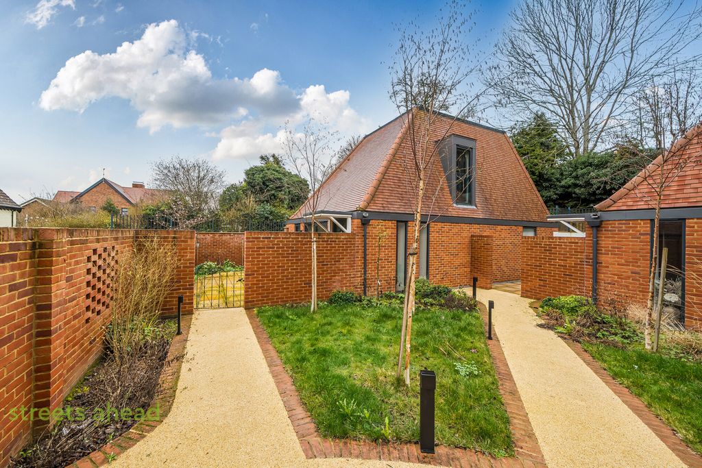 Property photo 1 of 20 38F428d2-2d30-4d7...