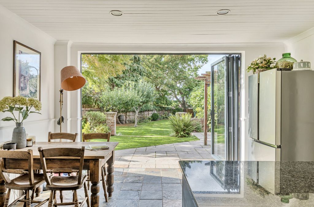 Property photo 2 of 27