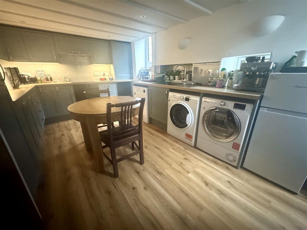 Property photo 2 of 9 Tempimageljpd7O.Jpg