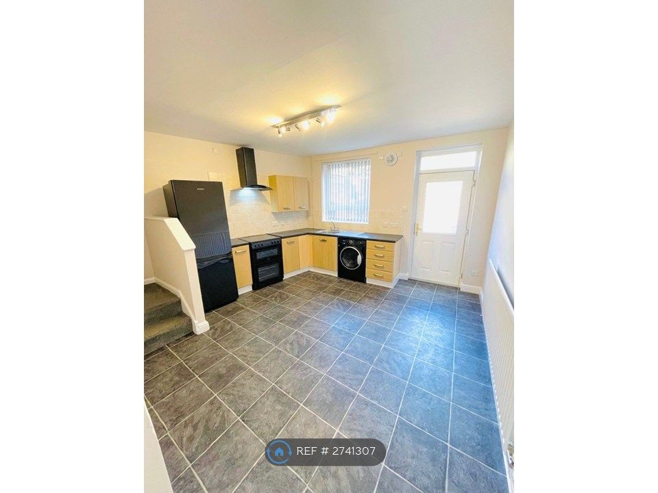 Property photo 2 of 7 Kitchen