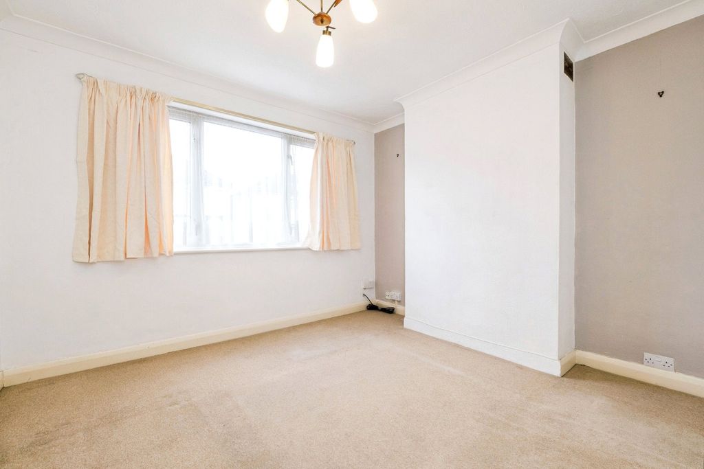 Property photo 3 of 17 Photo