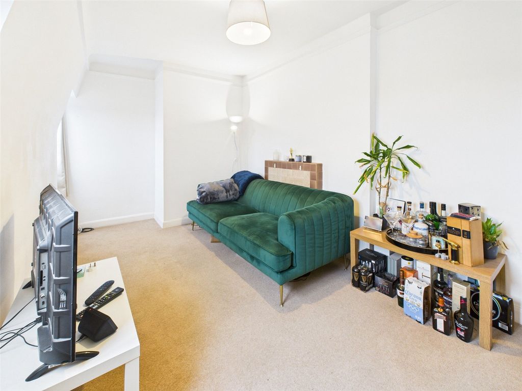 Property photo 2 of 9 Picture No. 15