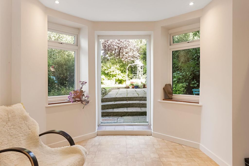 Property photo 3 of 17 4