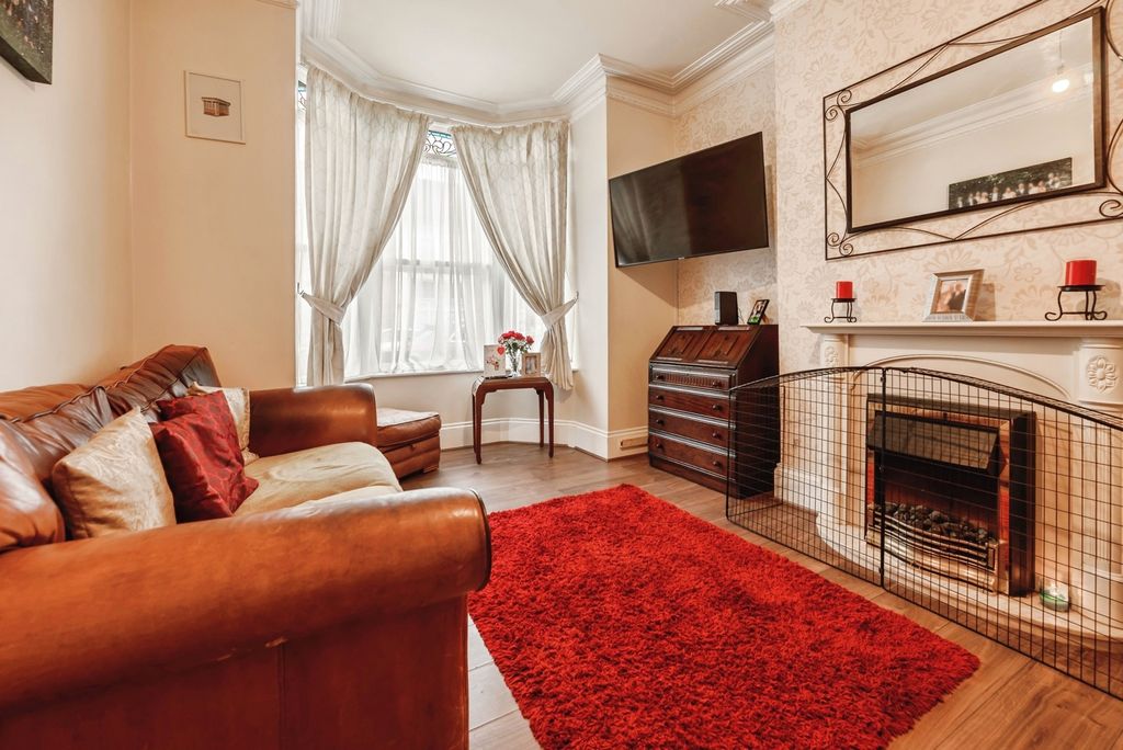 Property photo 3 of 20 Pbox-Img.Jpg