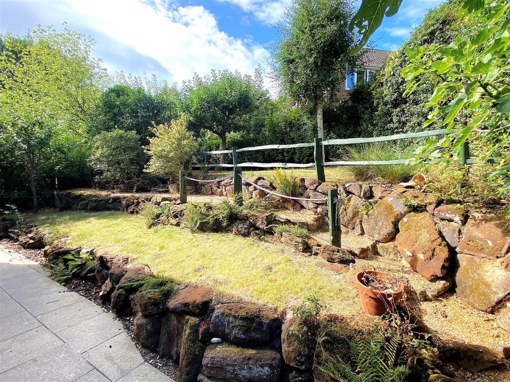 Property photo 2 of 36 2 Beacon Hill - Garden.Jpg