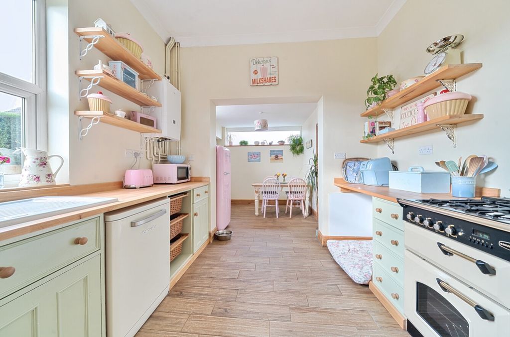 Property photo 2 of 10 1371919-17-68Fbe23Cb94E1-Arw-1