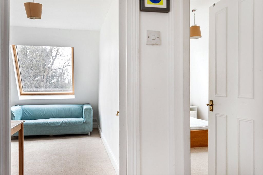 Property photo 2 of 8 Picture No. 11