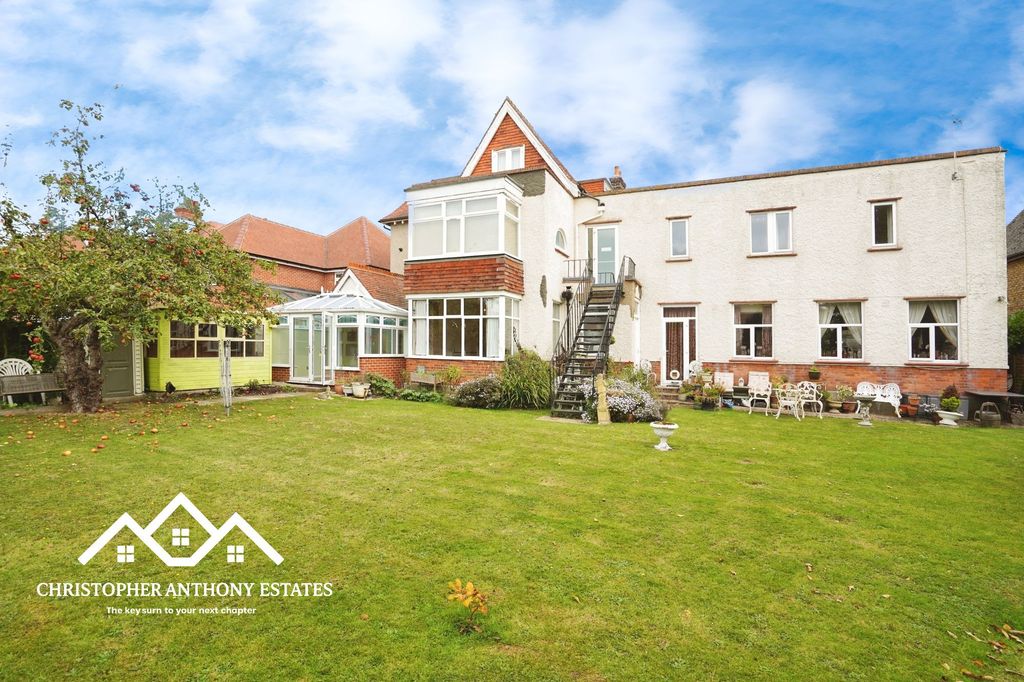 Property photo 2 of 19