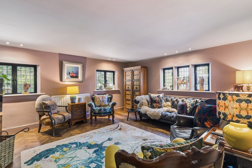 Property photo 2 of 28