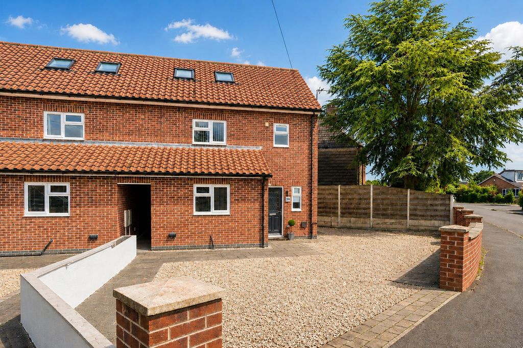 Property photo 1 of 18 External