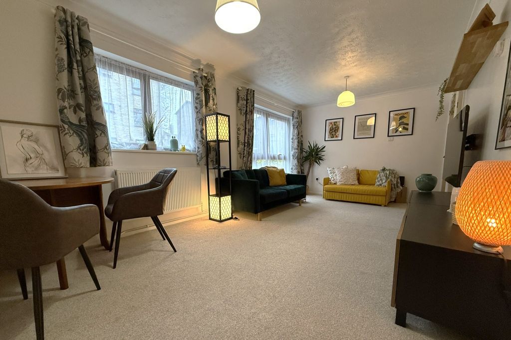 Property photo 2 of 8 Gallery