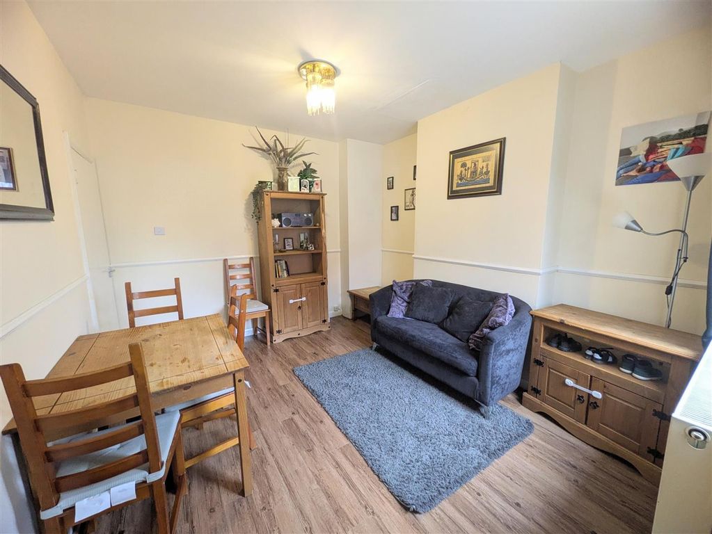 Property photo 3 of 10 Reception